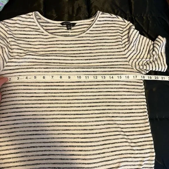 Banana Republic White Blue Striped Short Sleeve Tee Size Small - Picture 7 of 7